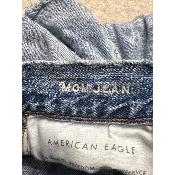 American Eagle Outfitters | Mom Jean | Destroyed Distressed | Size  8 - Picture 9 of 14
